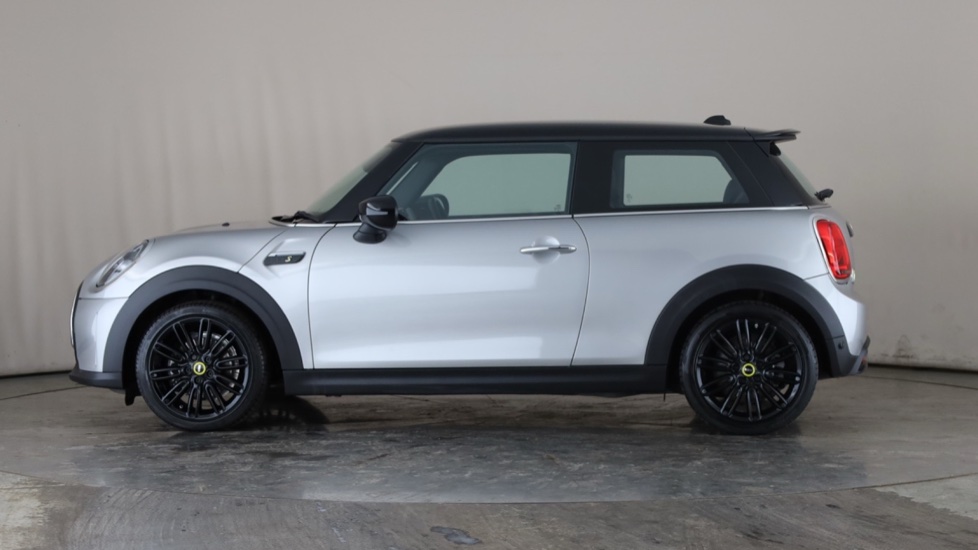 MINI HATCHBACK Image 2