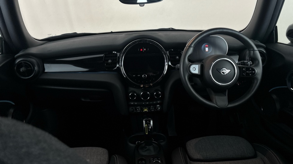 MINI HATCHBACK Image 11