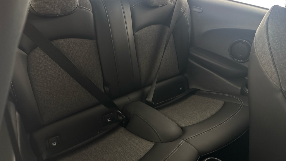 MINI HATCHBACK Image 14