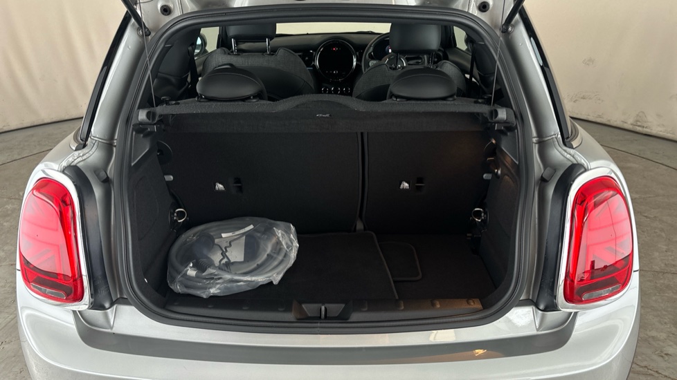 MINI HATCHBACK Image 15