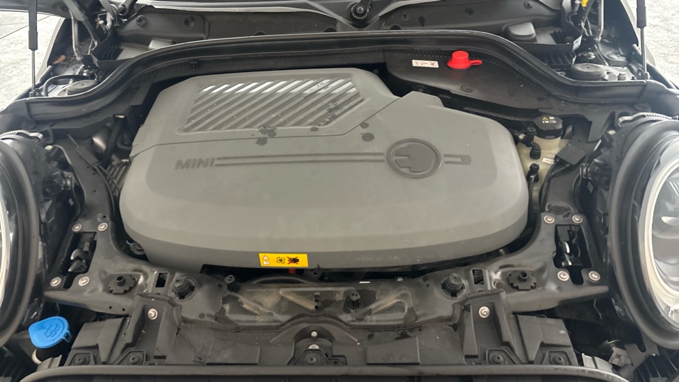 MINI HATCHBACK Image 16