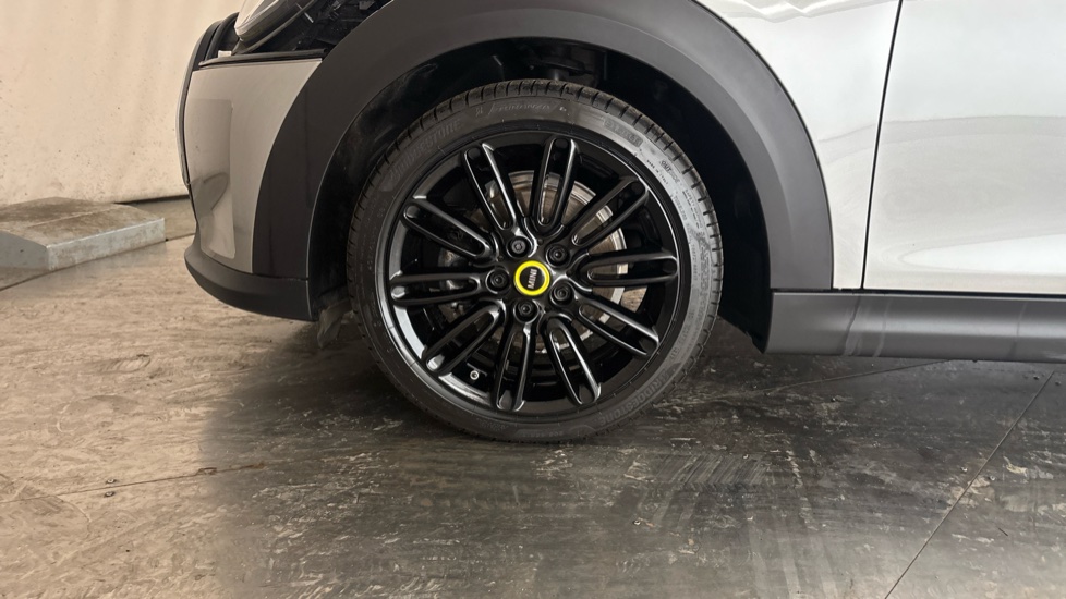 MINI HATCHBACK Image 17