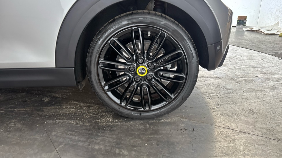 MINI HATCHBACK Image 18