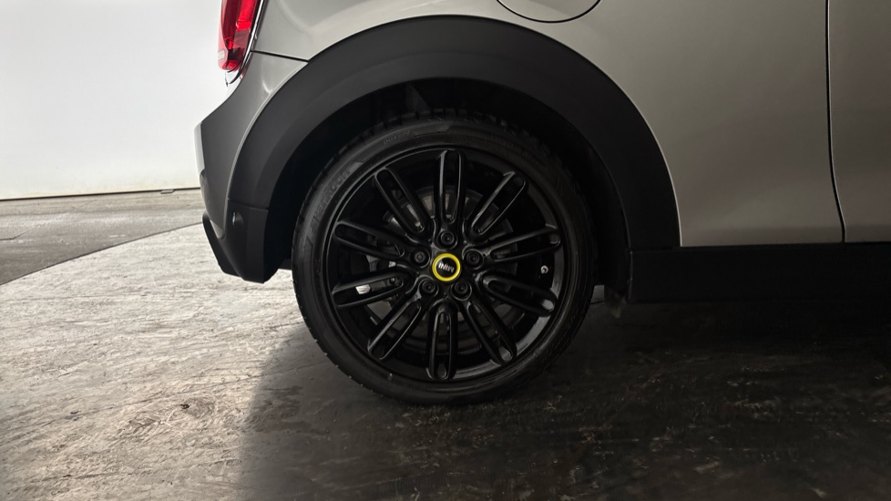 MINI HATCHBACK Image 19