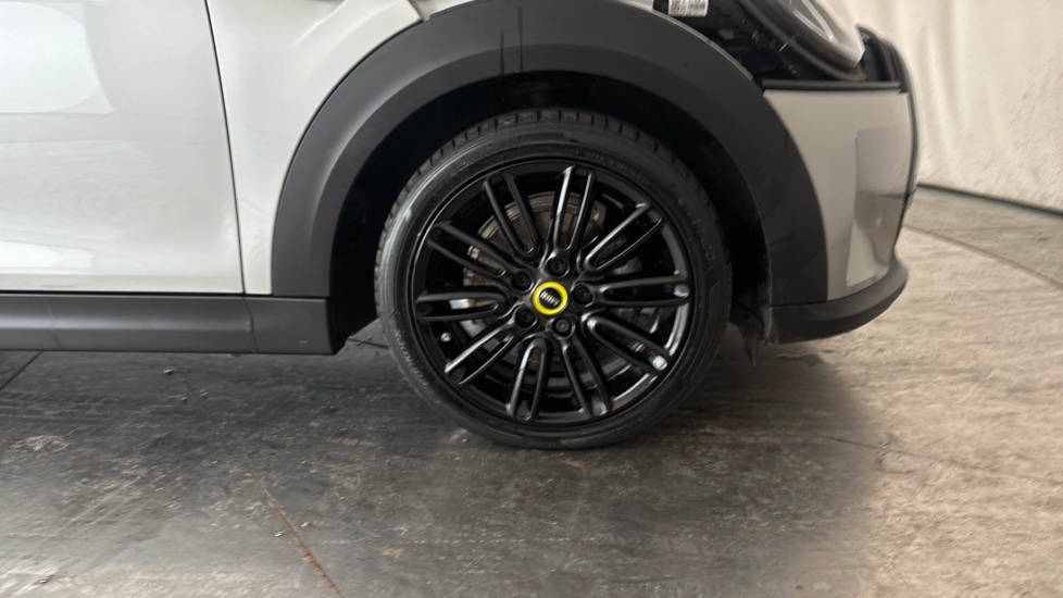 MINI HATCHBACK Image 20