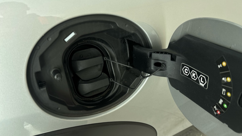 MINI HATCHBACK Image 21