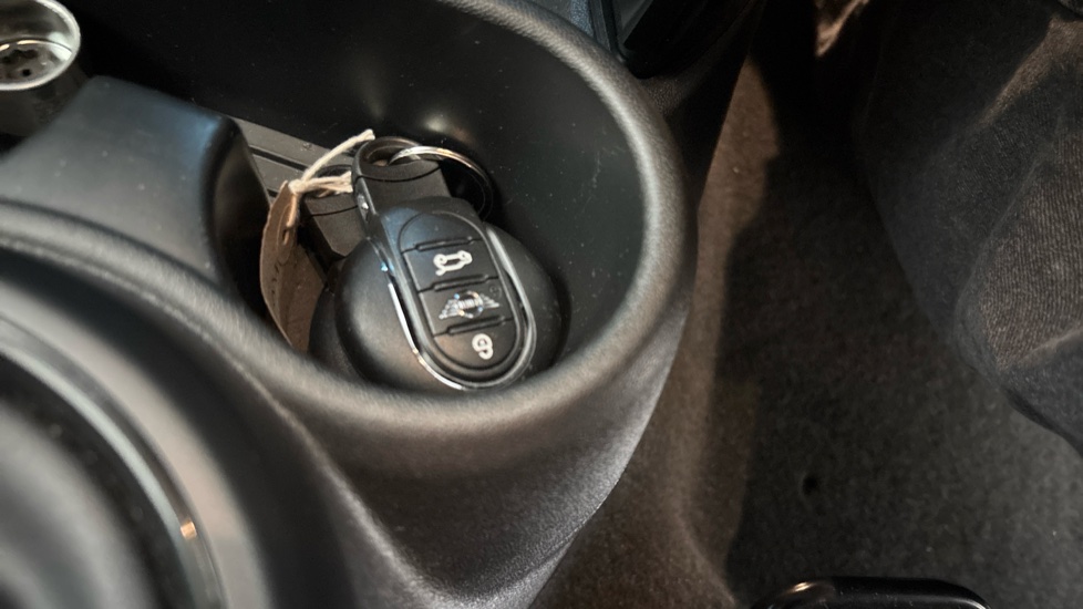 MINI HATCHBACK 2x keys