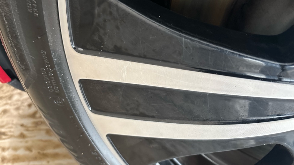 MERCEDES EQE Scratches