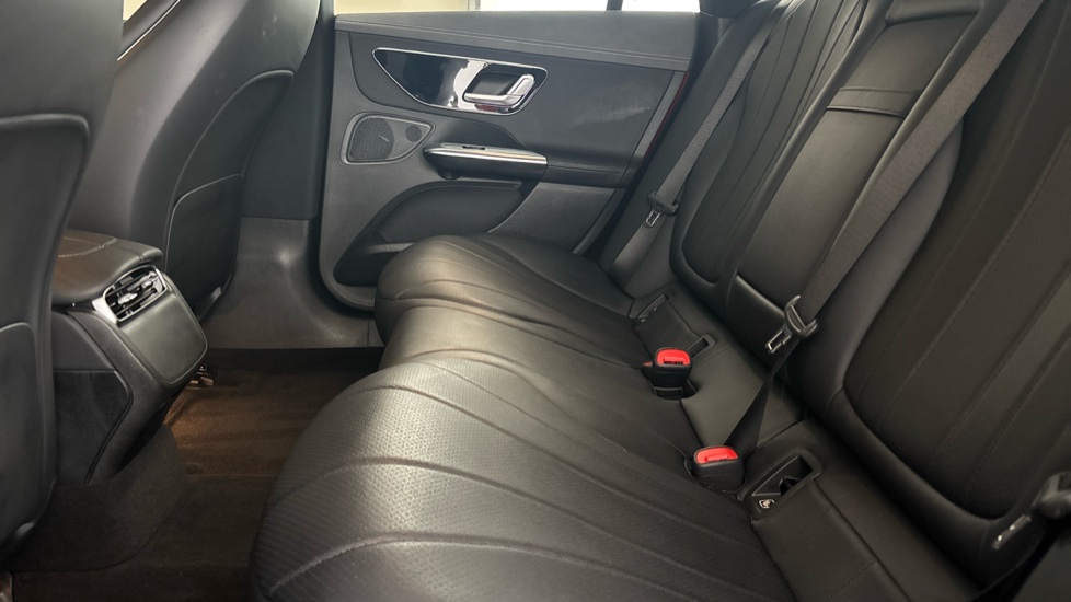 MERCEDES EQE Image 14