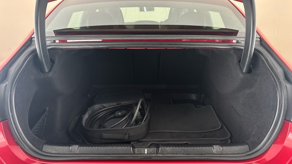 MERCEDES EQE Image 15