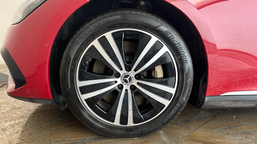 MERCEDES EQE Image 17