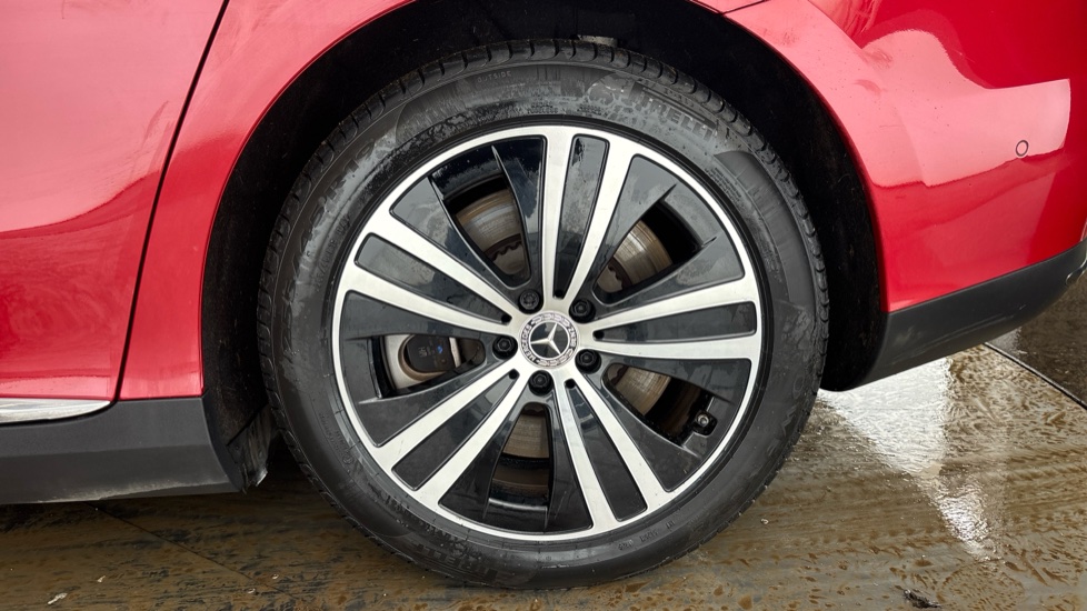 MERCEDES EQE Image 18