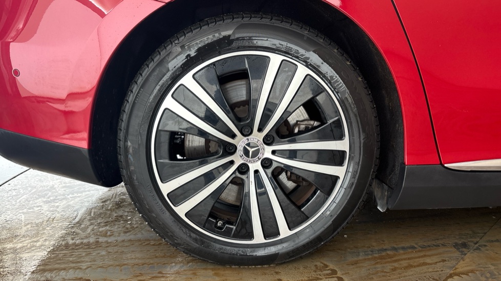 MERCEDES EQE Image 19