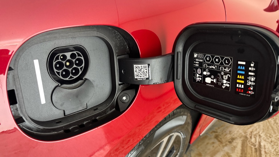 MERCEDES EQE Image 21