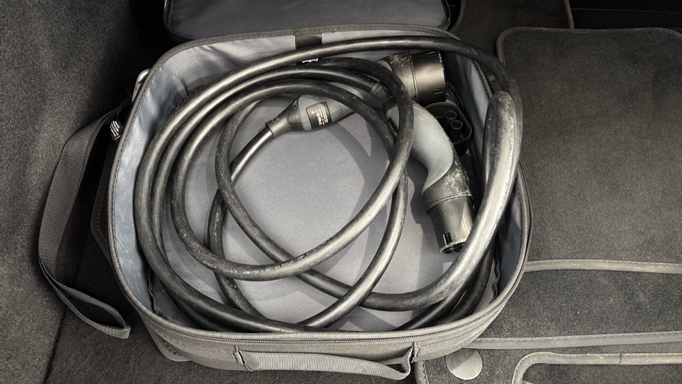 MERCEDES EQE Image 22