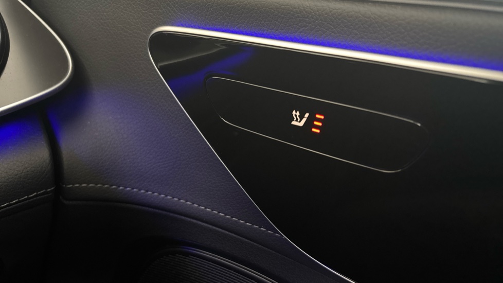 MERCEDES EQE Heated seats