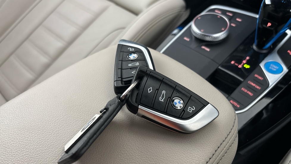 BMW iX3 2 keys available