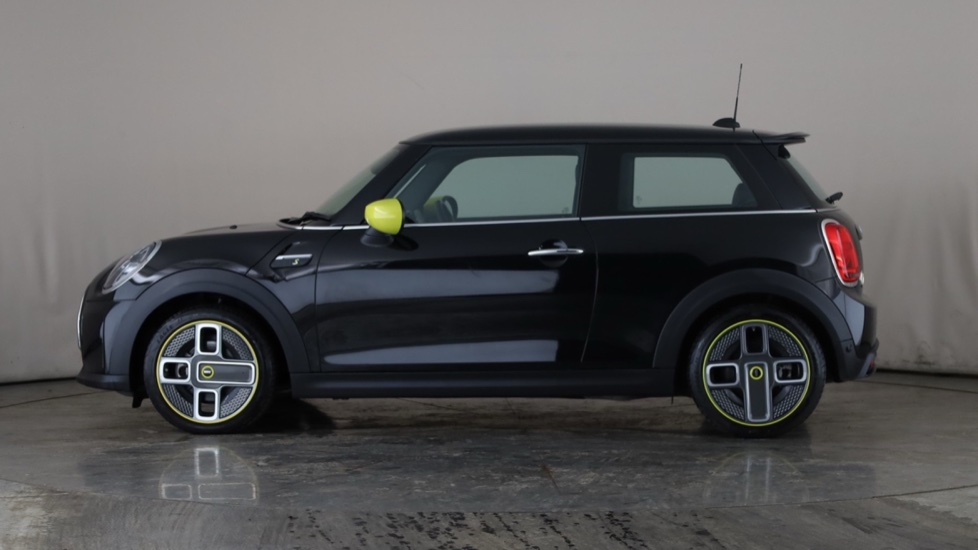 MINI HATCHBACK Image 2