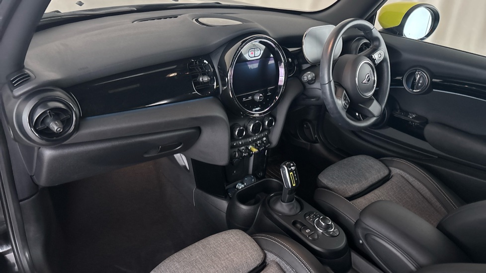 MINI HATCHBACK Image 10