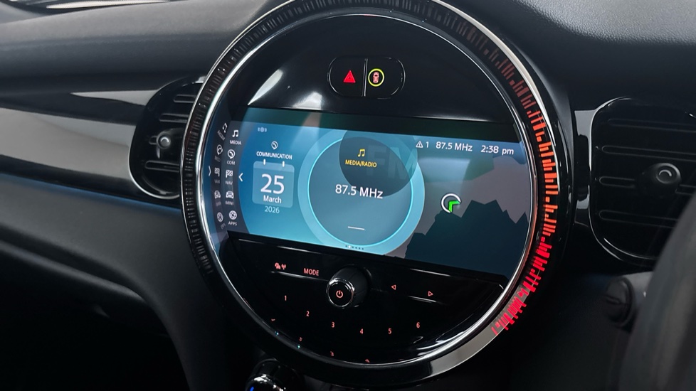 MINI HATCHBACK Image 12