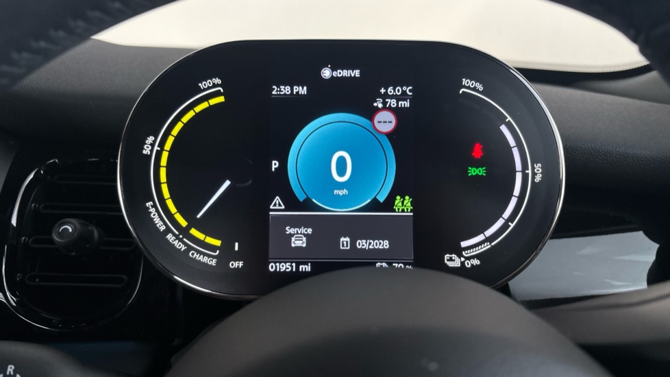 MINI HATCHBACK Image 13