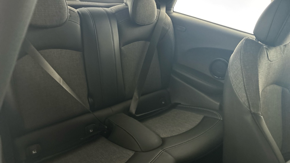 MINI HATCHBACK Image 14