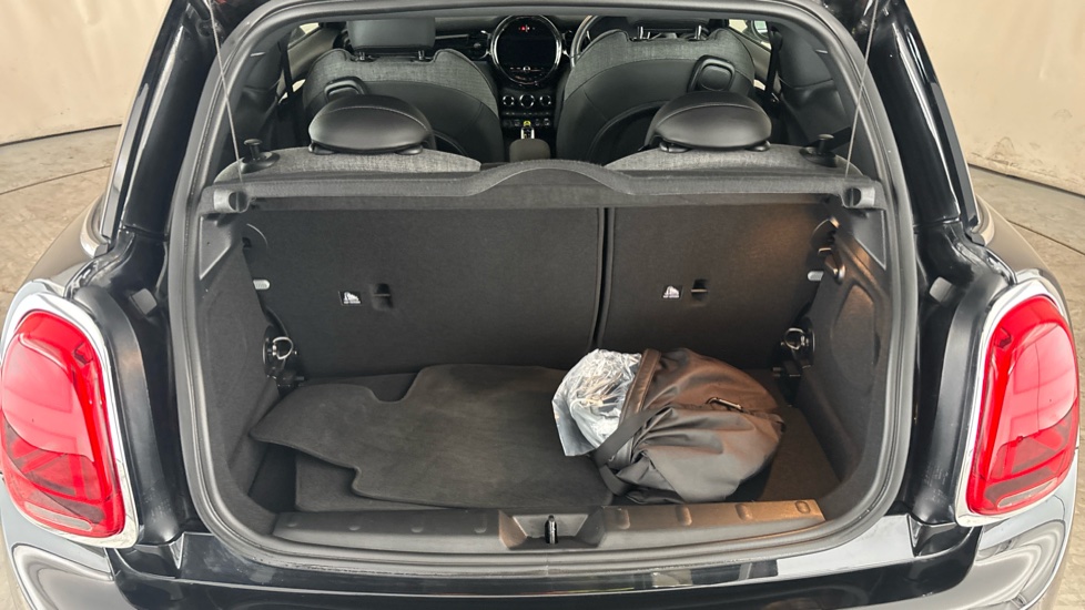 MINI HATCHBACK Image 15