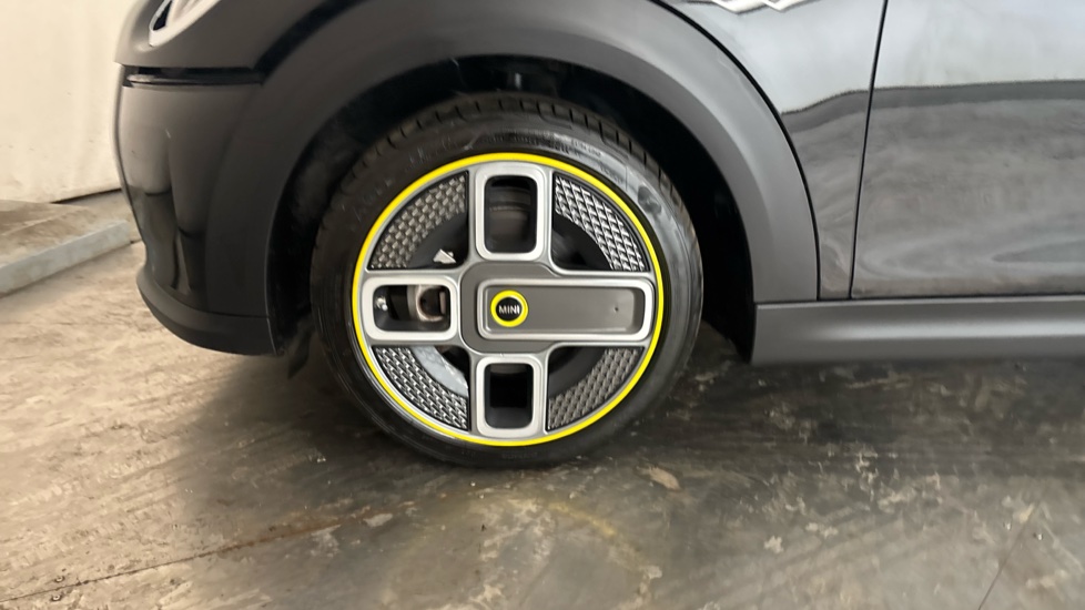 MINI HATCHBACK Image 17