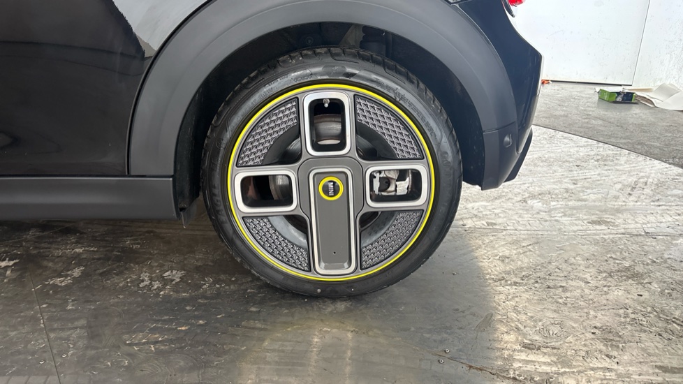 MINI HATCHBACK Image 18