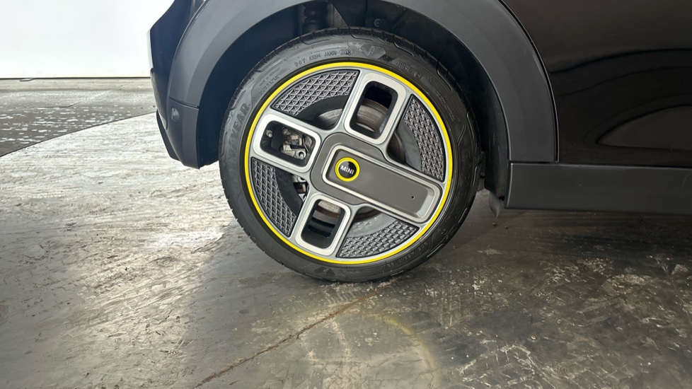 MINI HATCHBACK Image 19