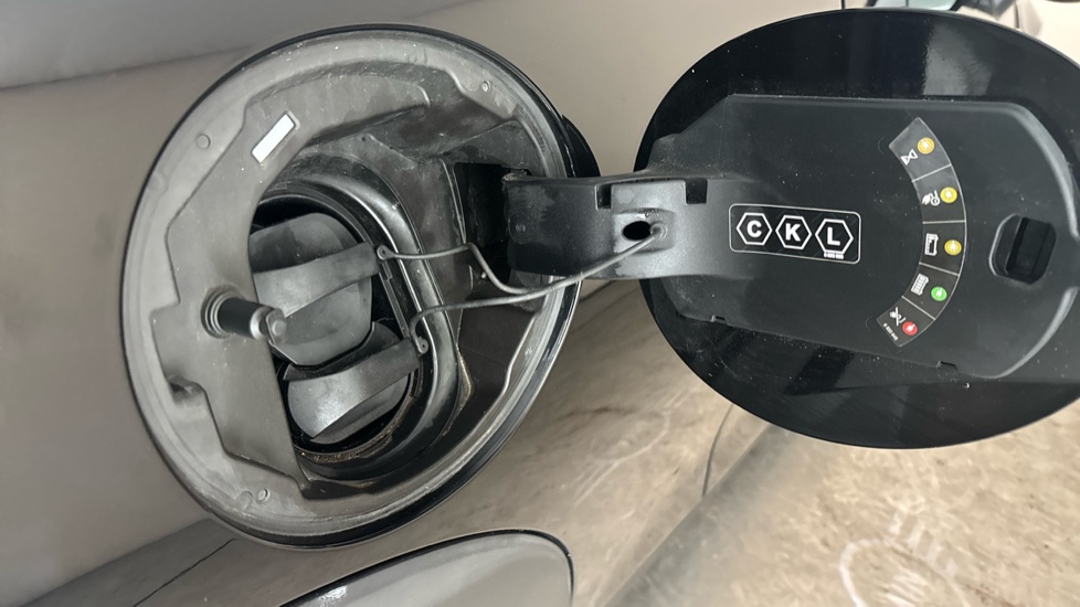 MINI HATCHBACK Image 21