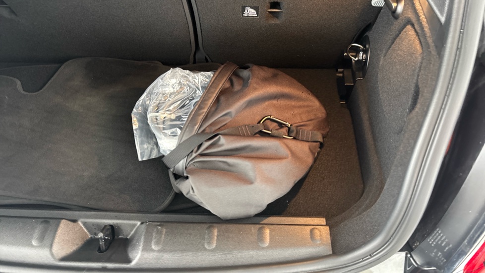 MINI HATCHBACK Image 22