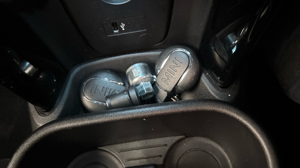 MINI HATCHBACK 2 keys