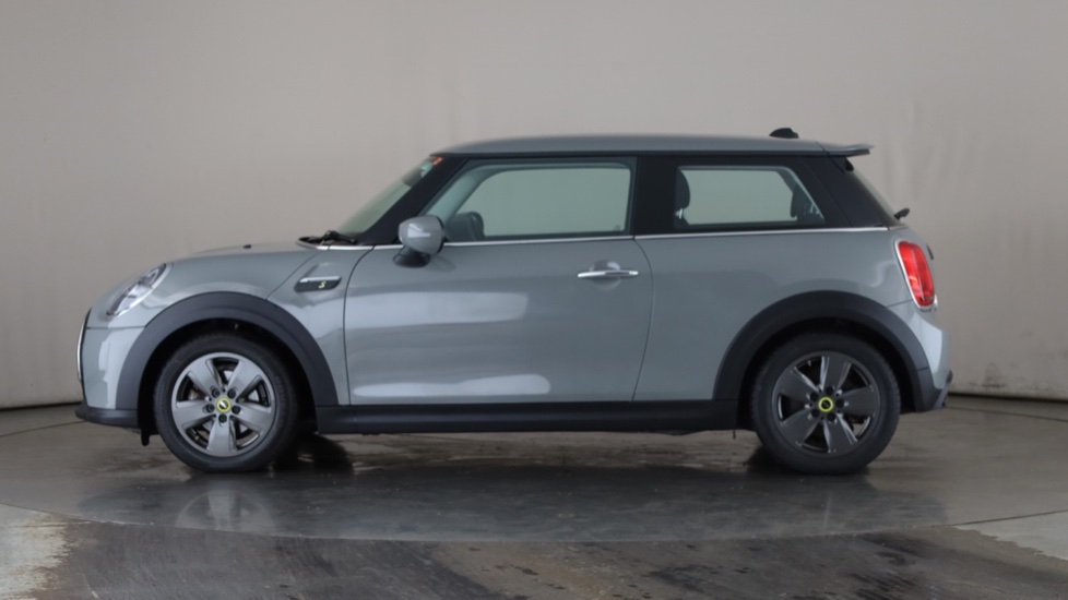 MINI HATCHBACK Image 2