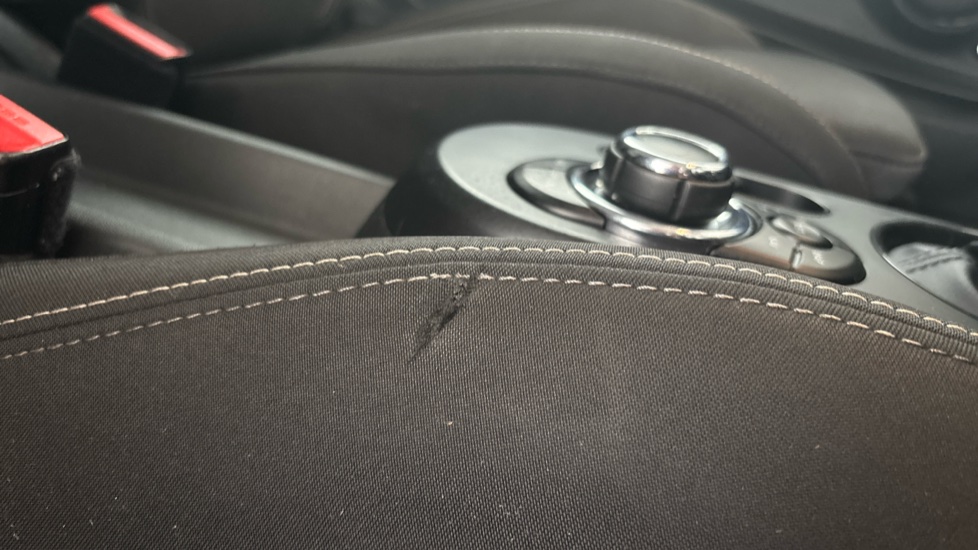 MINI HATCHBACK Worn