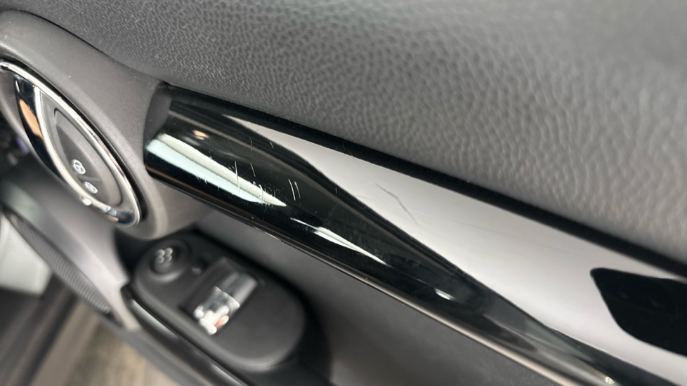 MINI HATCHBACK Scratches