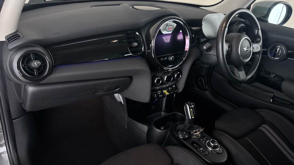MINI HATCHBACK Image 10