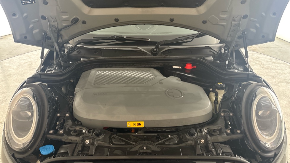 MINI HATCHBACK Image 16