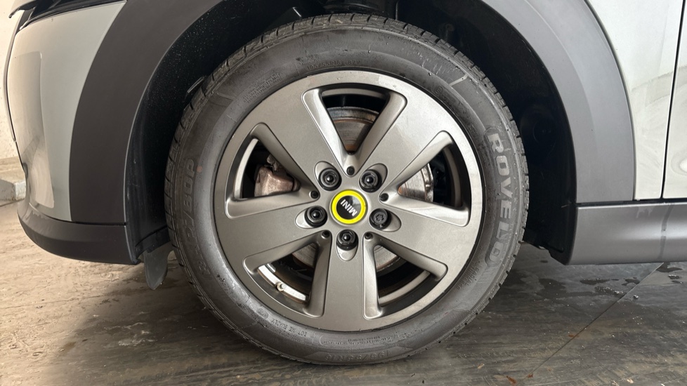 MINI HATCHBACK Image 17