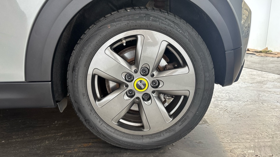 MINI HATCHBACK Image 18