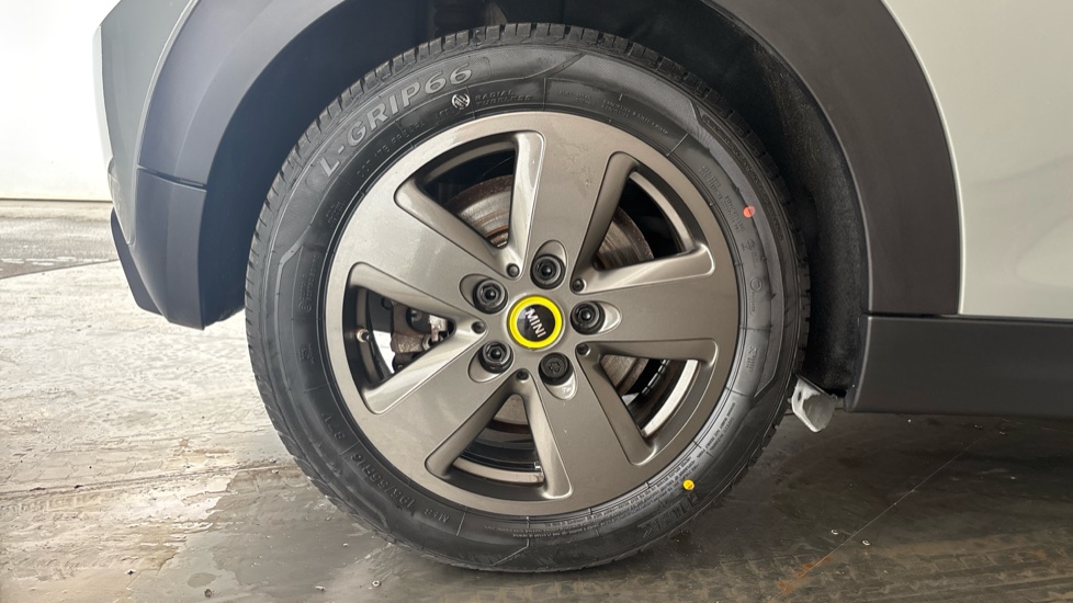 MINI HATCHBACK Image 19