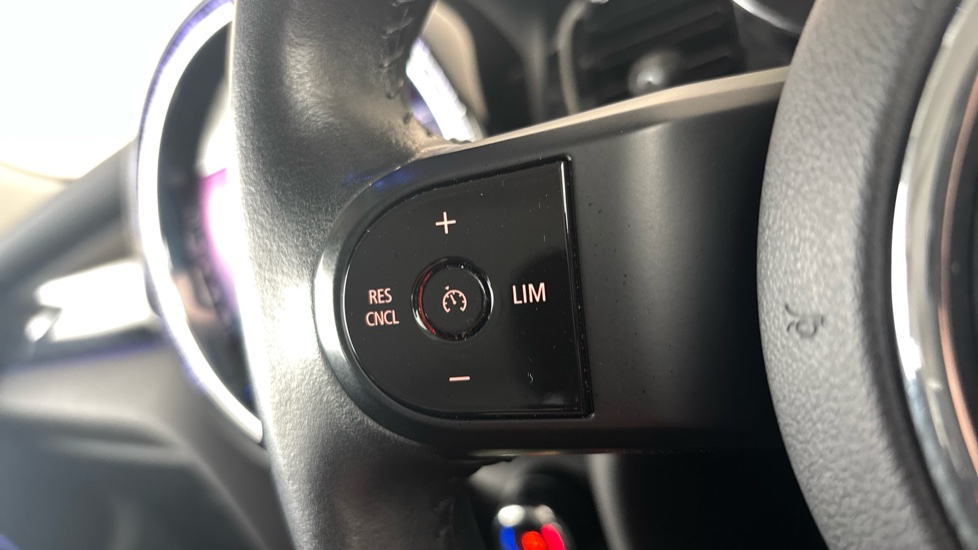 MINI HATCHBACK Cruise control