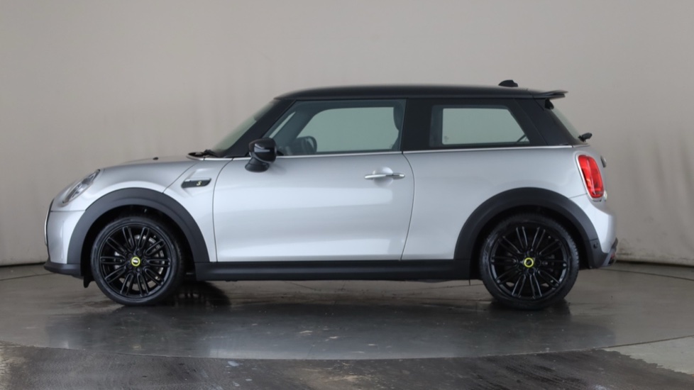 MINI HATCHBACK Image 2