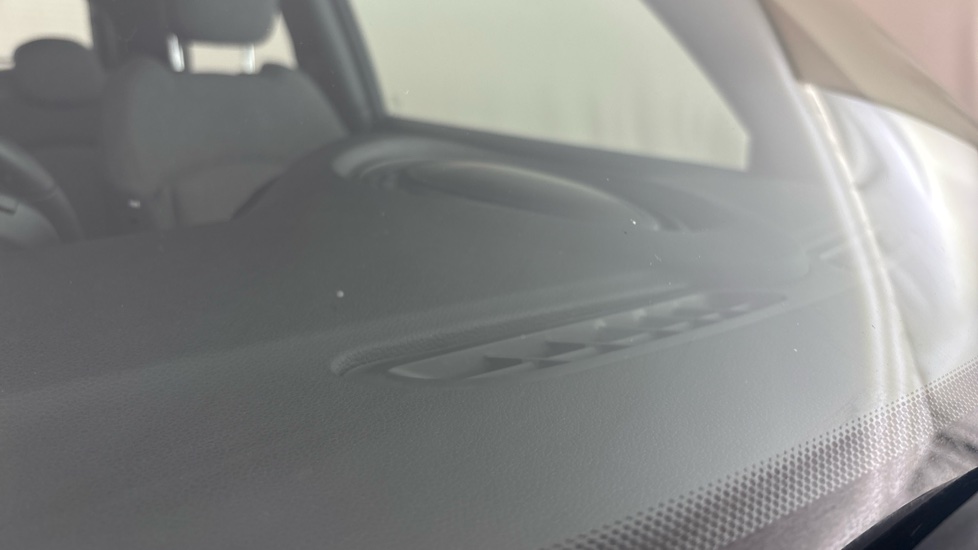 MINI HATCHBACK Multiple chips