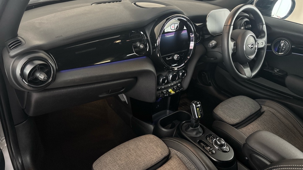 MINI HATCHBACK Image 10