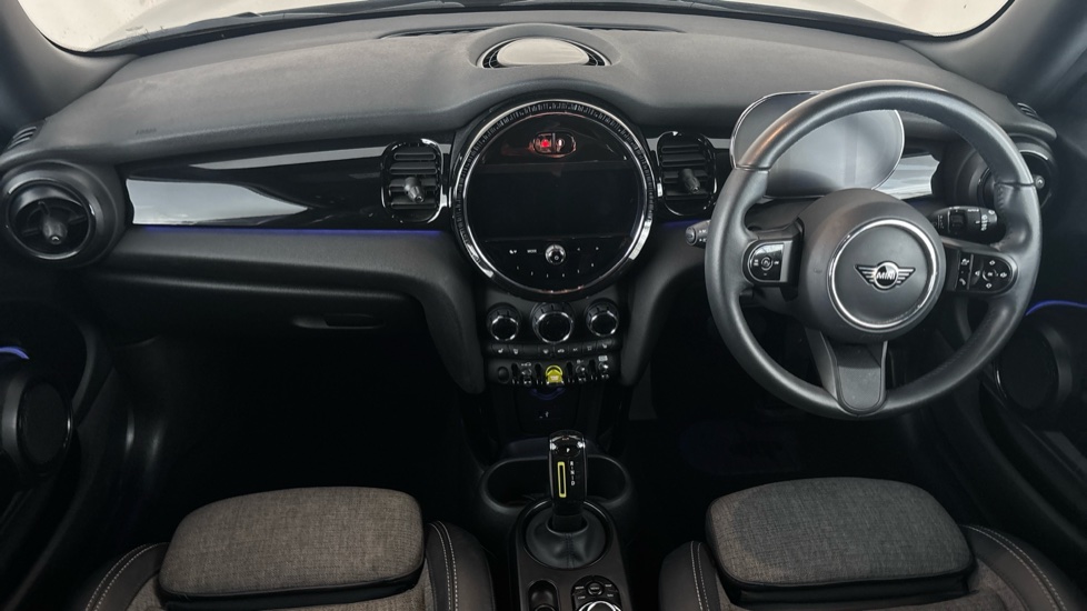 MINI HATCHBACK Image 11