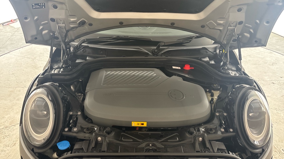 MINI HATCHBACK Image 16