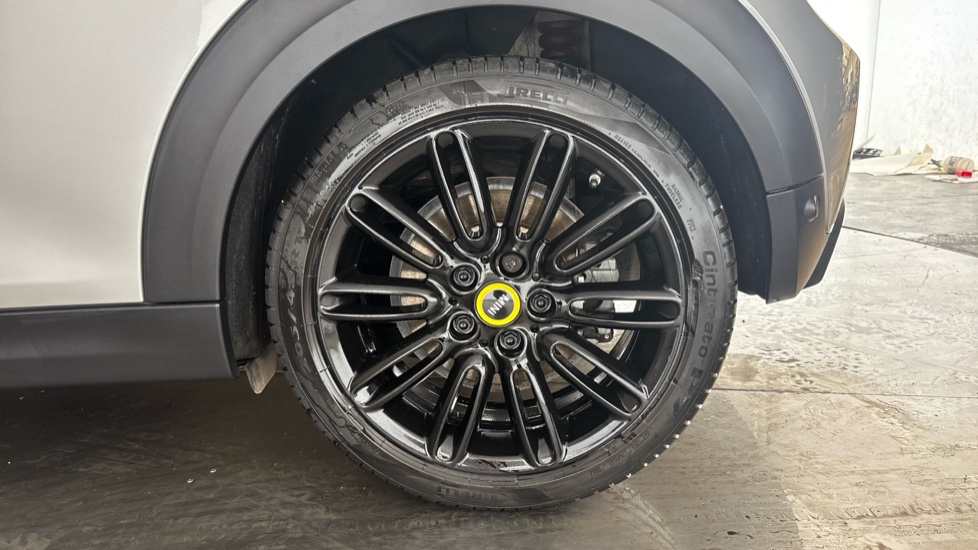 MINI HATCHBACK Image 18