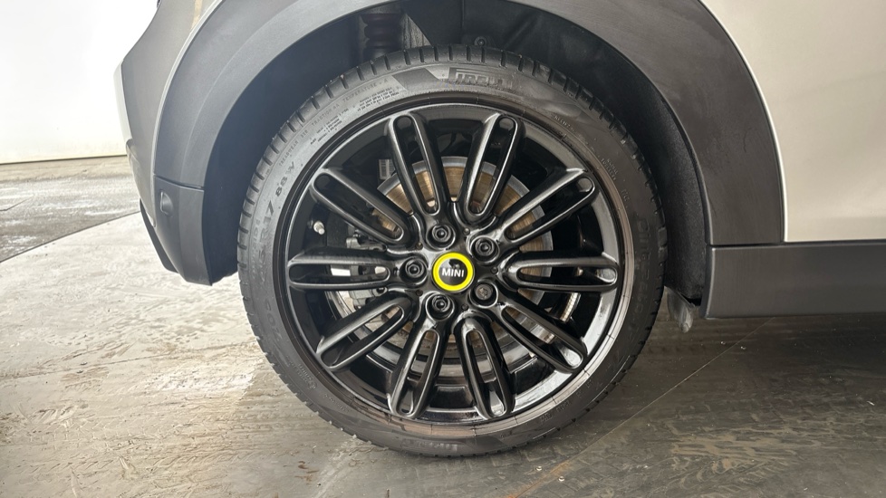 MINI HATCHBACK Image 19