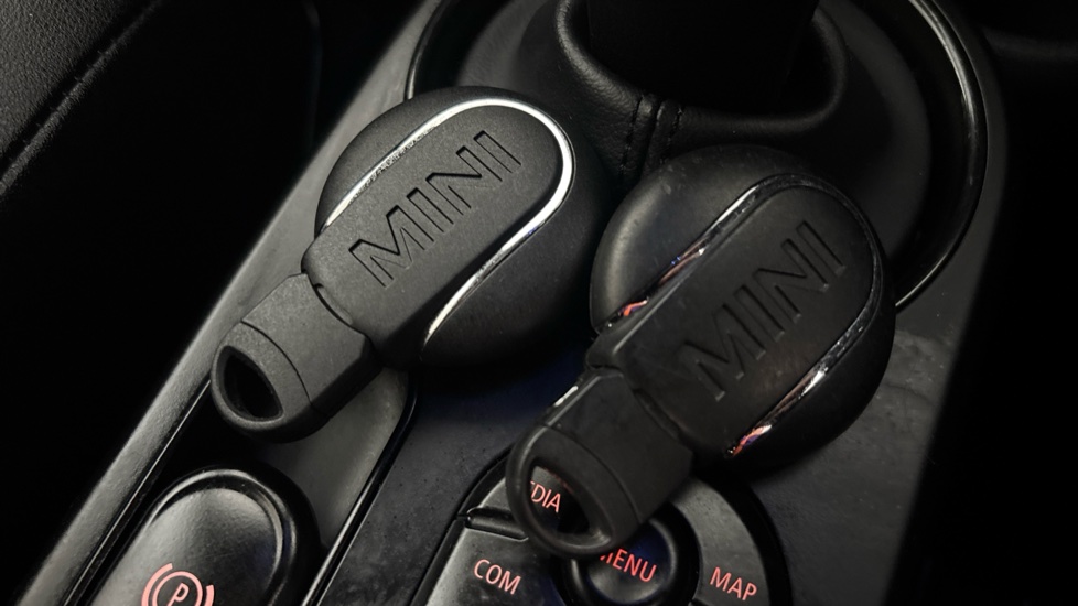 MINI HATCHBACK 2 keys